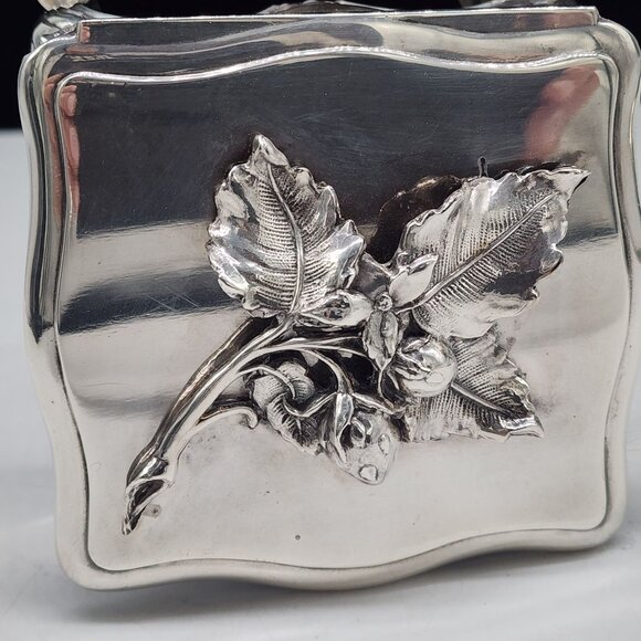 Antique W.B. Mfg 795 Silver Plate Cigarette Box With Floral Berries Curved Legs - Picture 11 of 15